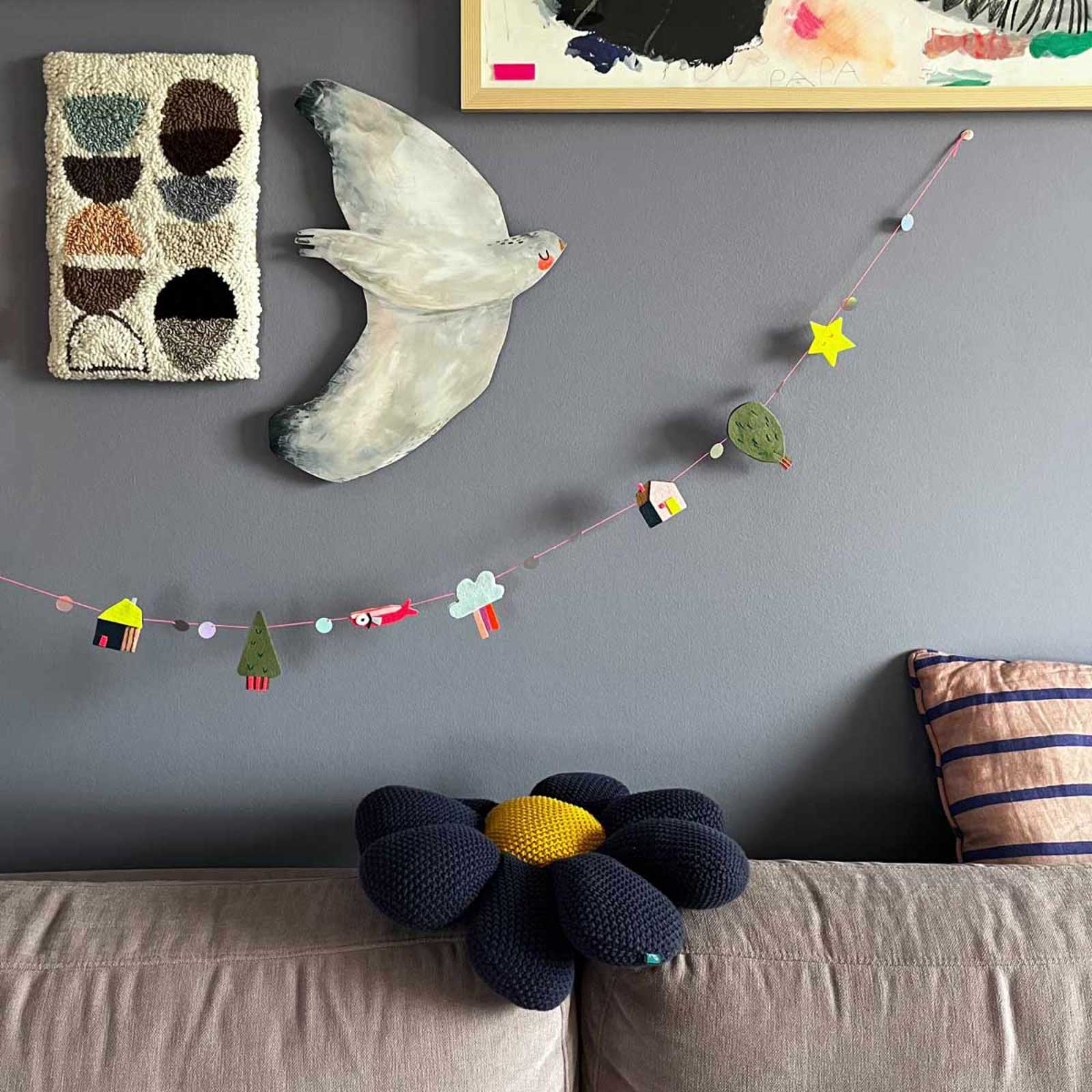 Girlande aus Filz nach der Anhänger und Girlanden Bastelanleitung von Halfbird