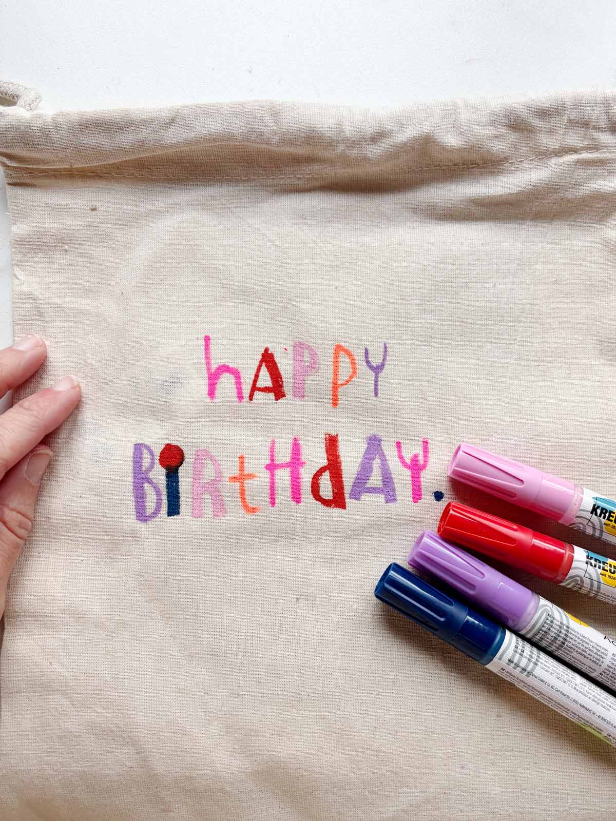 Stoffbeutel bemalt mit Acrylstiften von Kreul nach Vorlage von Halfbird