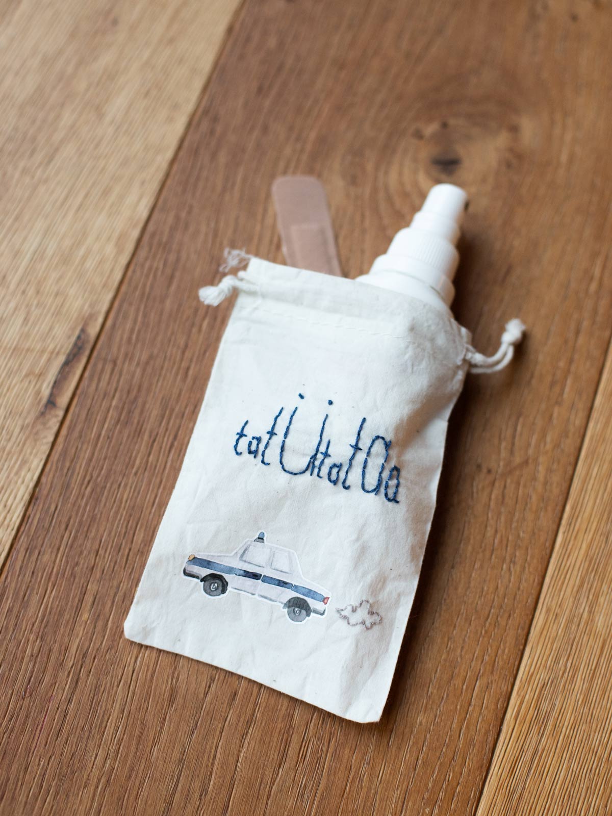 Bügelbild Polizei mit Tatütata-Stickerei auf Stofftasche für Pflaster und Verbandsmaterial