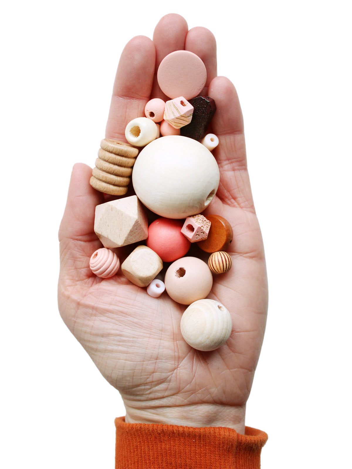 Hand mit allen Perlen aus dem Perlenset "Mona" von Halfbird