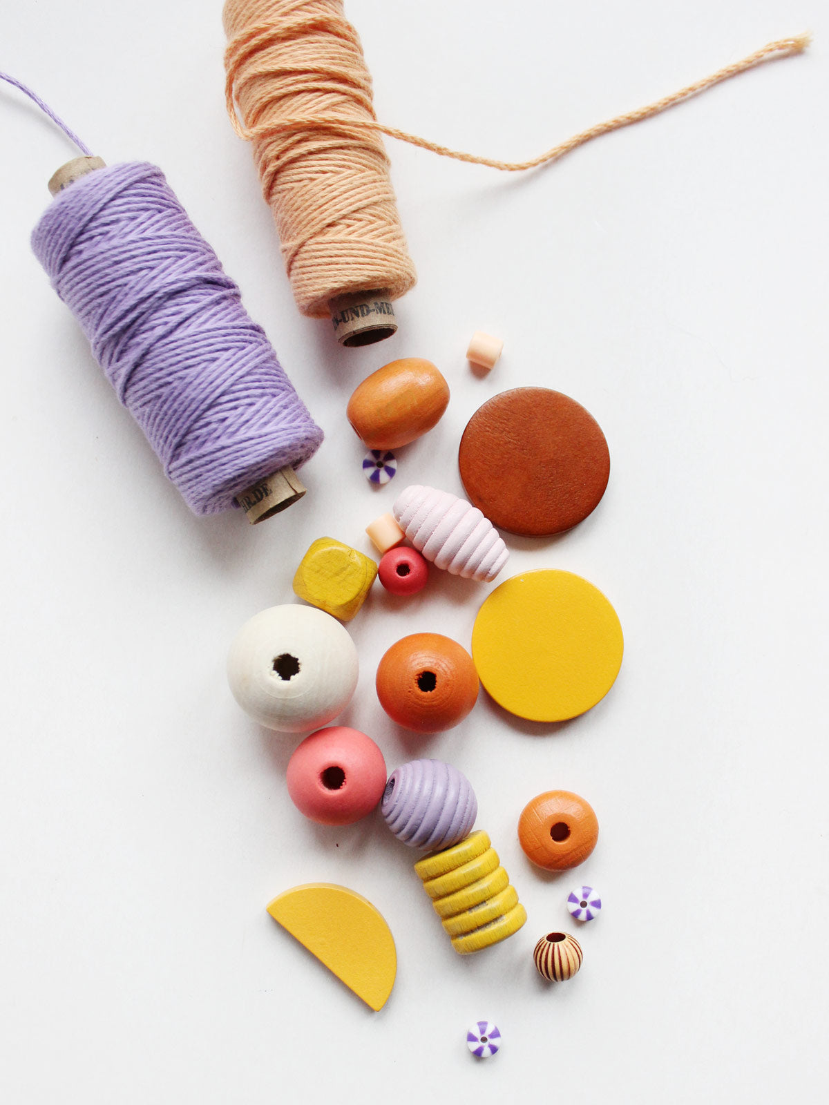 Garn von Garn und mehr und Perlen aus dem Perlenset "Sonnentanz" von Halfbird