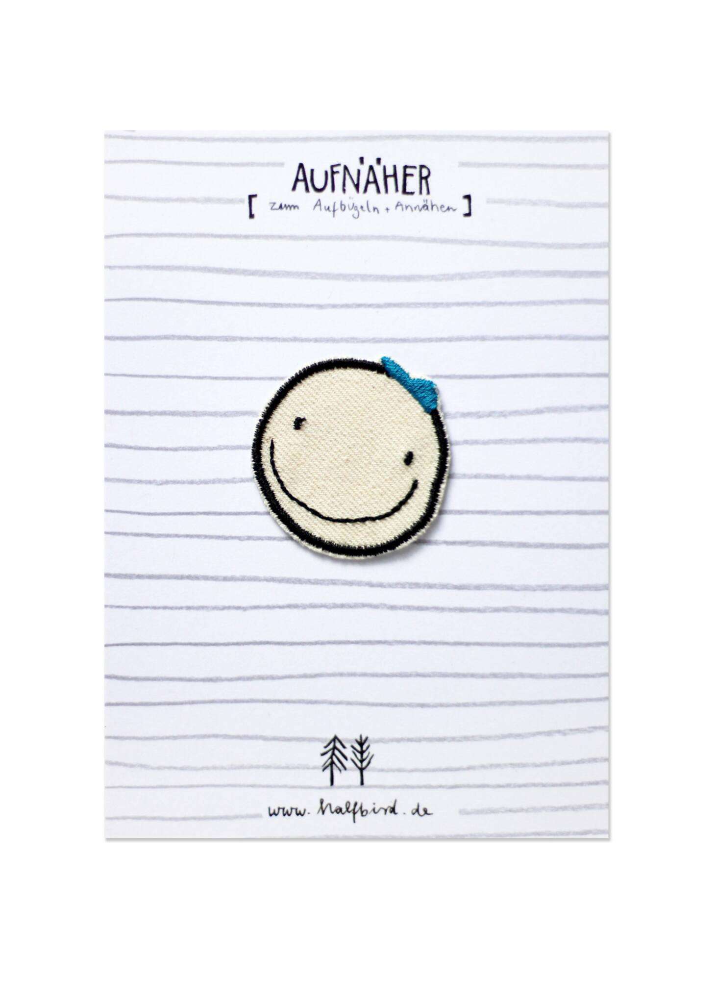 Aufnäher zum Aufbügeln oder Annähen auf einer Postkarte von halfbird