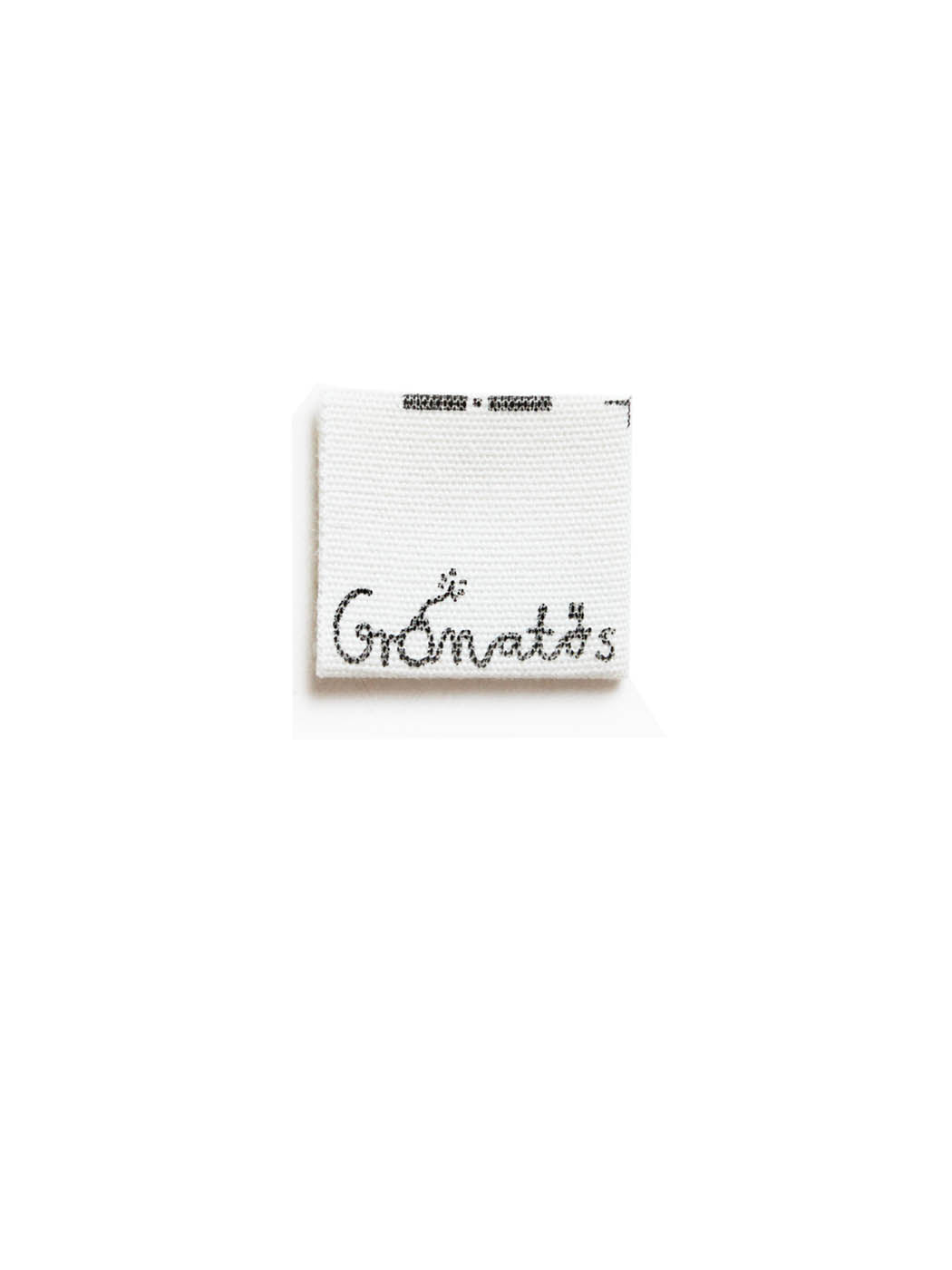 Nähetikett aus Biobaumwolle mit der Aufschrift Granatös in schwarz und einer kleinen Granate im a