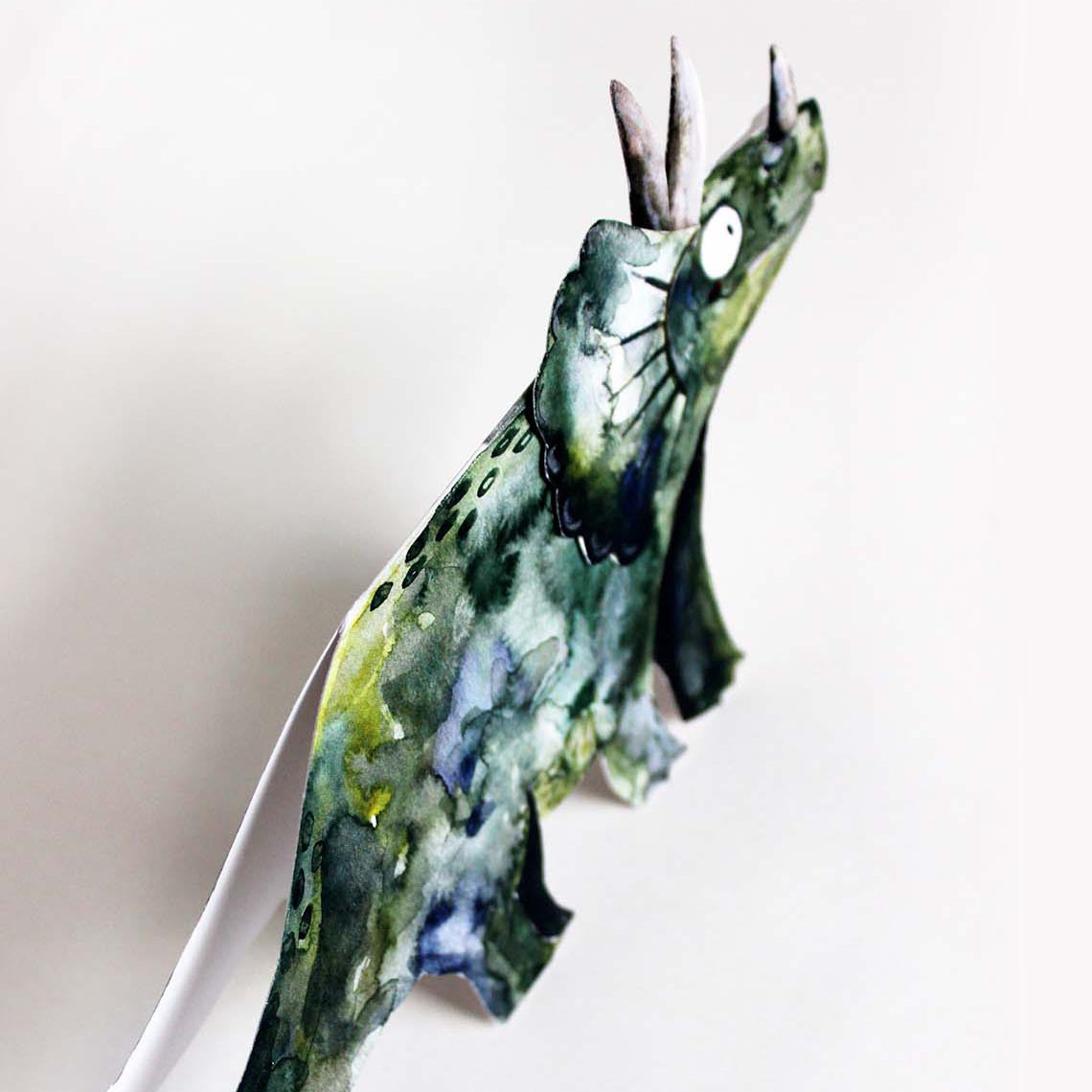 geburtstagseinladung in Dino Form selbst gebastelt als Triceratops