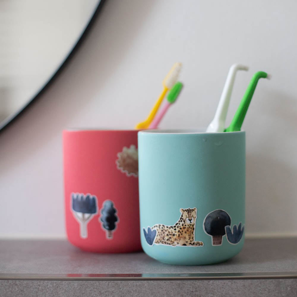 Zahnputzbecher und Zahnbürste individualisiert mit spülmaschinenfesten Aufkleber Safari, Bäumen, Sonne, Löwe von halfbird
