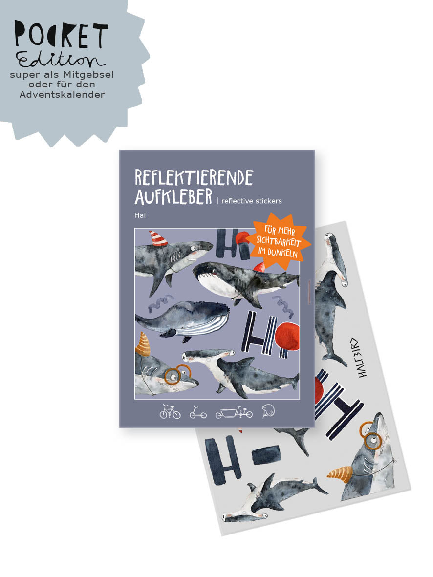 reflektierende Aufkleber in ihrer Produktverapckung in blau mit hai und wal von halfbird