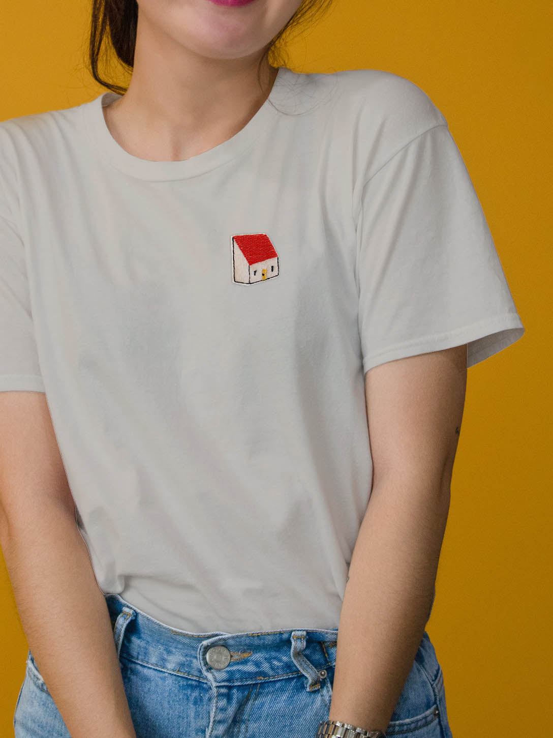 Aufnäher Haus rot gelb von Halfbird auf Tshirt