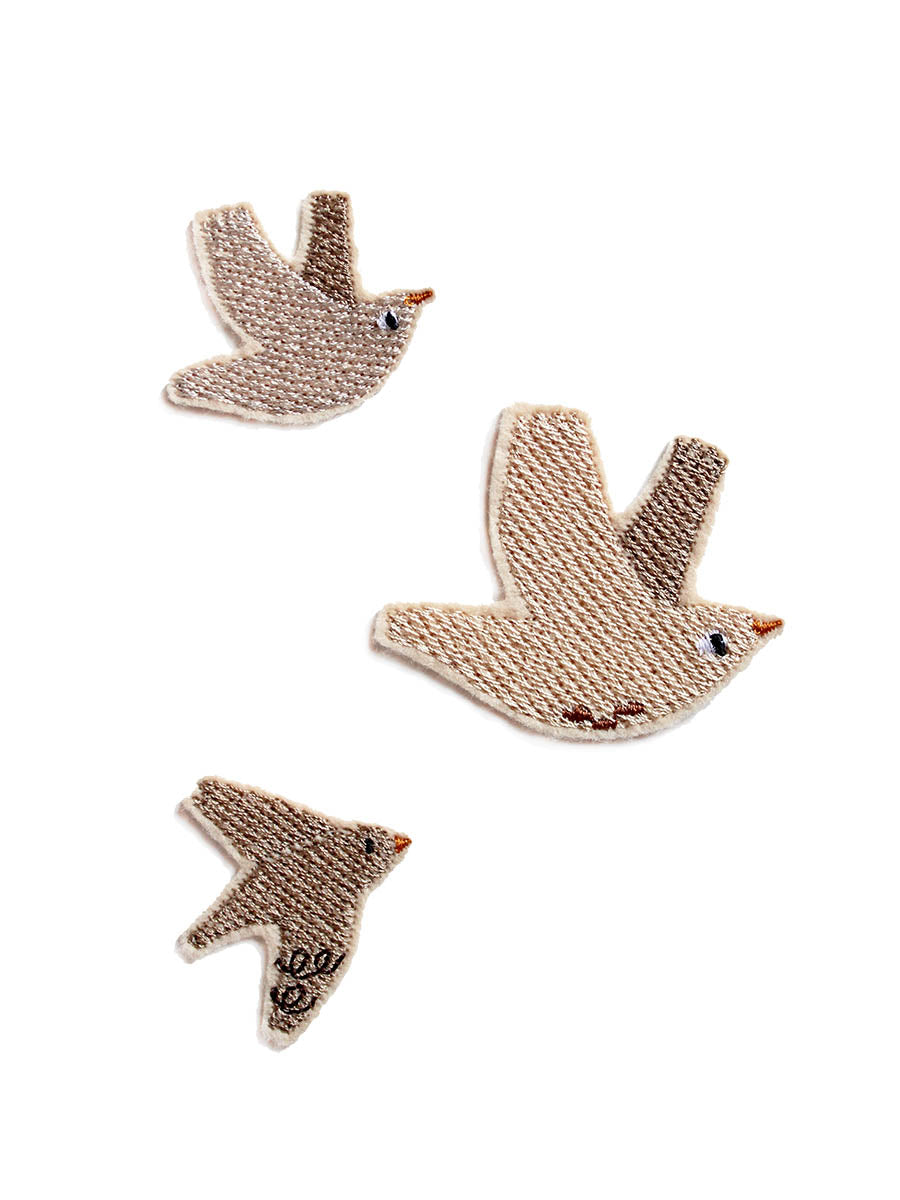 verschiedene Vogel Aufnäher in beige und gold von Halfbird