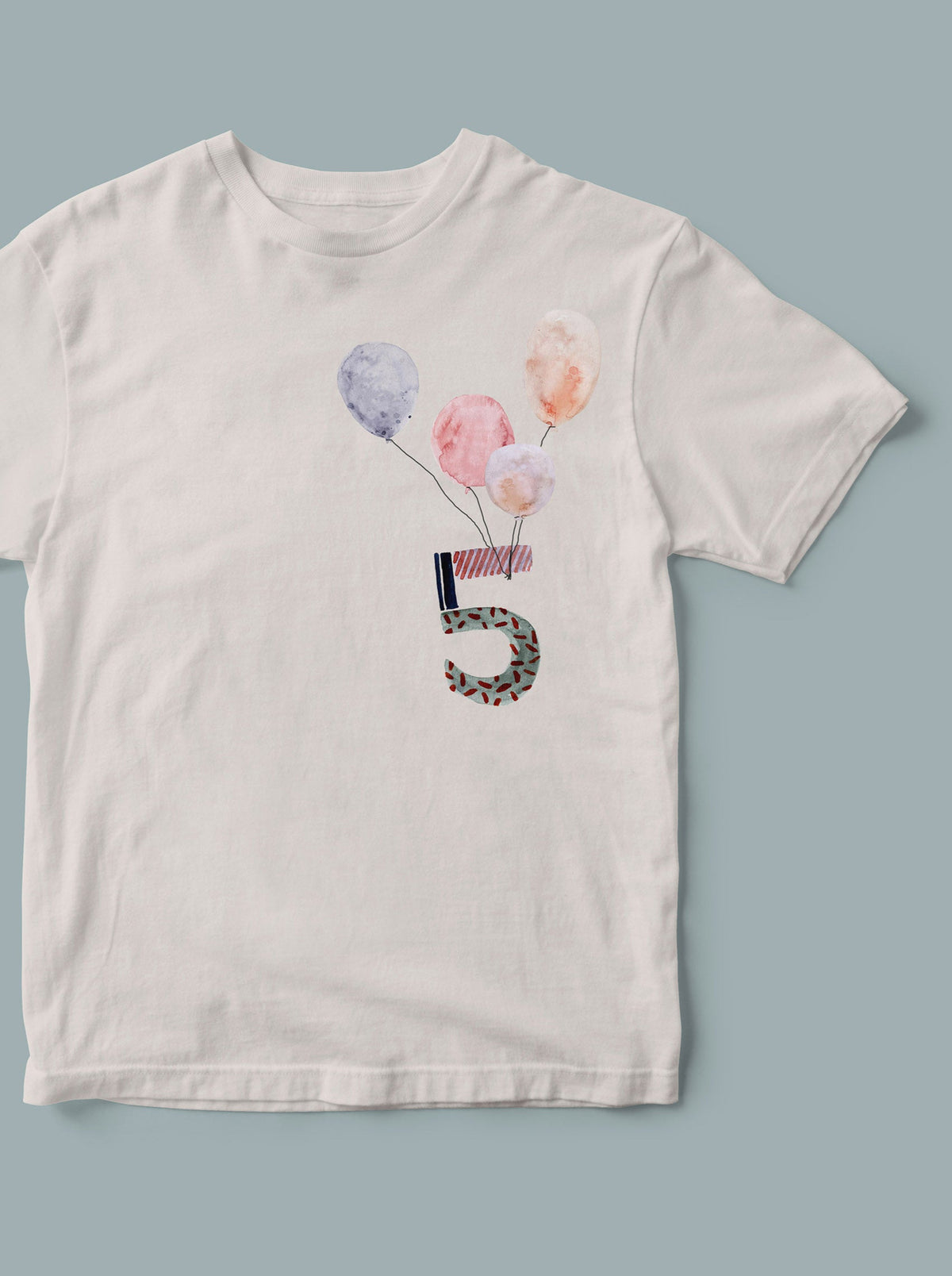 Bügelbild 5. Geburtstag mit Zahl und Luftballons als Bügelbilder aufgebügelt auf ein shirt