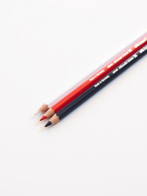 Albrecht Dürer Stifte im Set in weiß, blau und rot von Faber Castell bei Halfbird