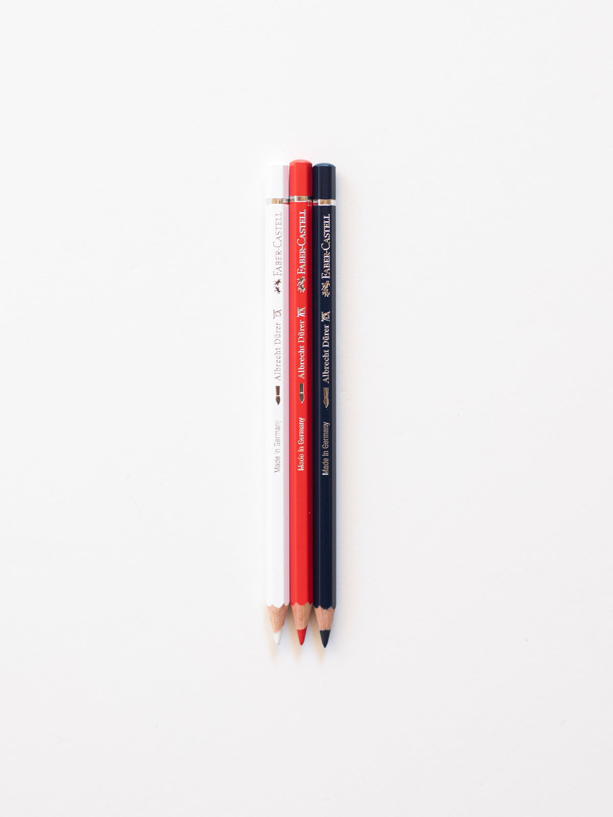 Albrecht Dürer Stifte im Set in weiß, blau und rot von Faber Castell bei Halfbird