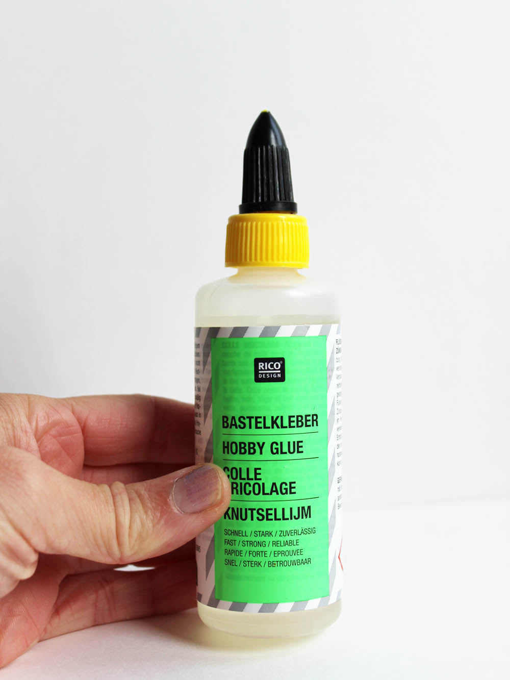 Bastelkleber transparent