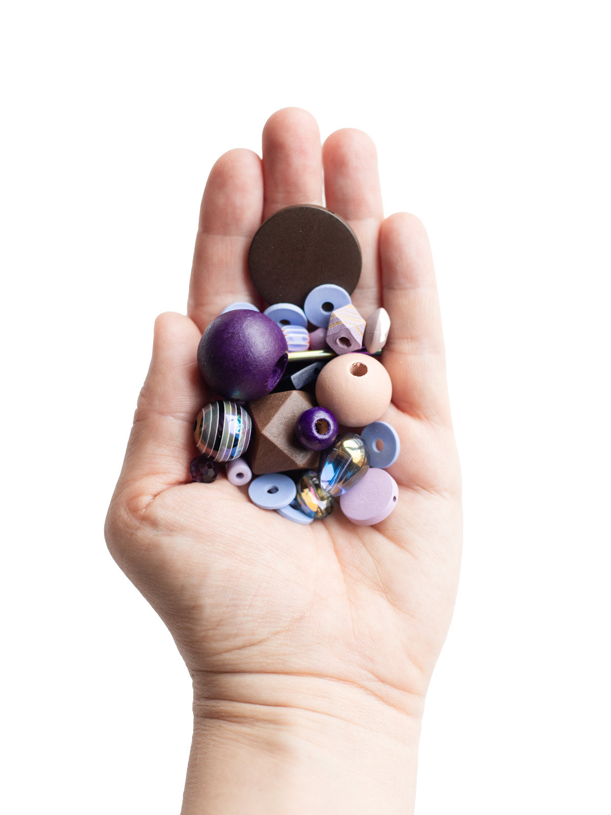 Hand mit Perlen aus dem Perlenset Blaubeerkuchen von Halfbird 