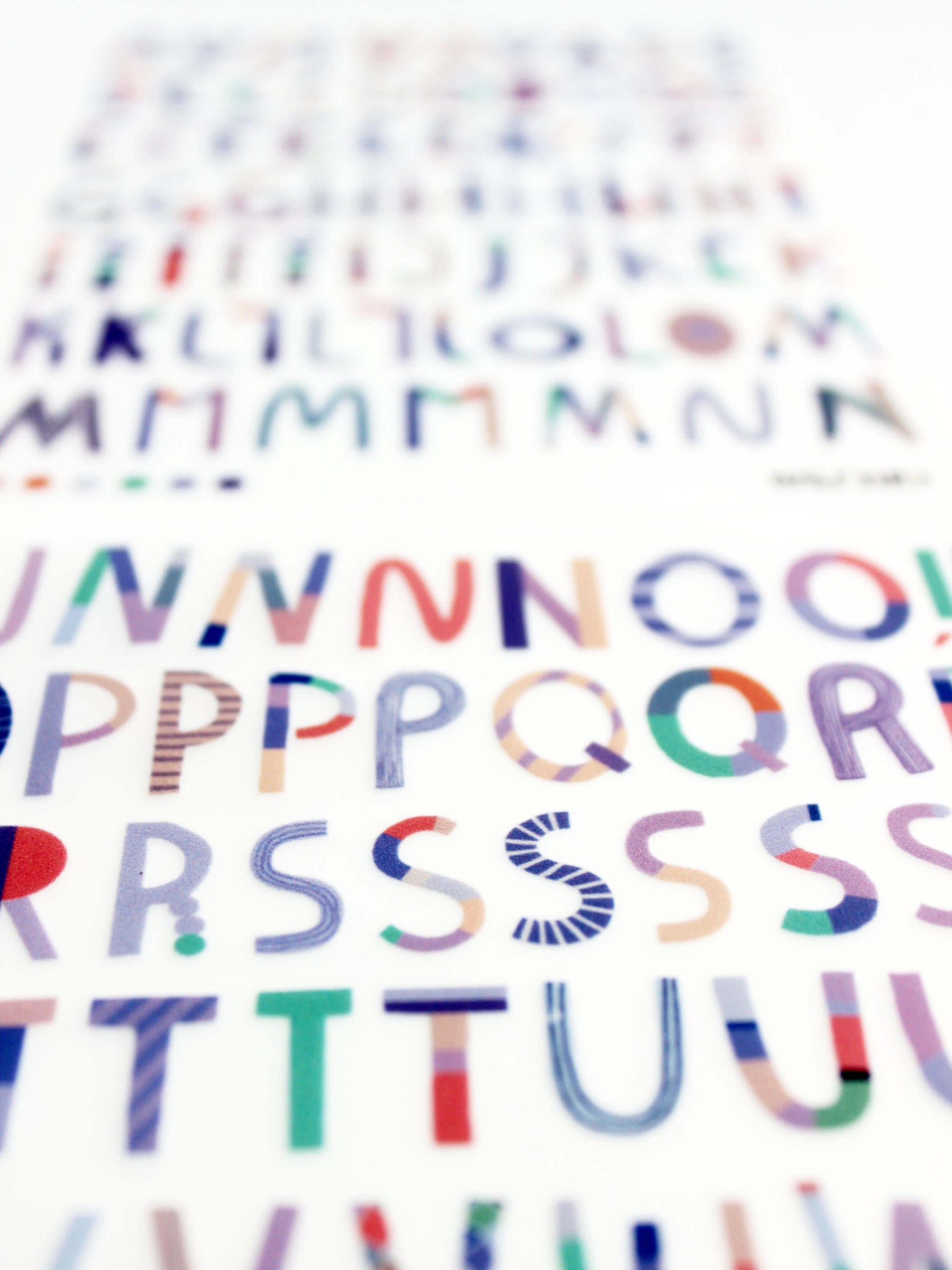 Detail randlose Buchstaben Bügelbilder von Halfbird