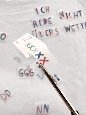 Schere mit randlosen Buchstaben Bügelbildern von Halfbird