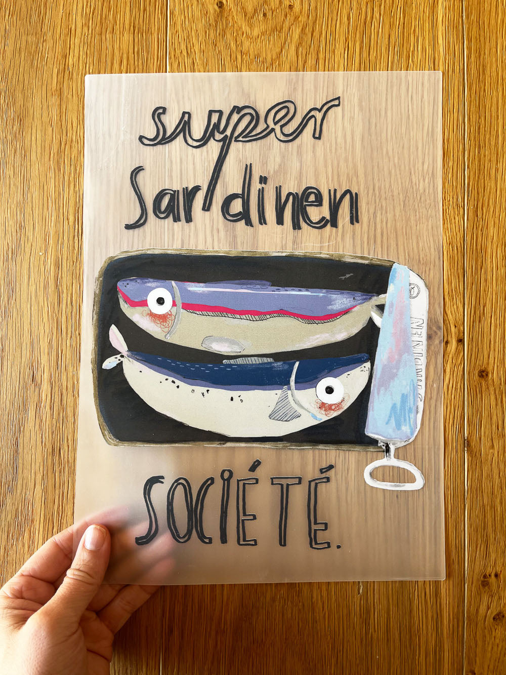 Hand mit randlosem Supersardinen XXL Bügelbild von Halfbird