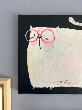Dicke Katze mit Brille in Neon pink 