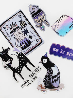 Verschiedene Glitzer Sticker von Halfbird: die Joker Karte, Katze, War ich nicht und Taube und Hase, Taube auf Skateboard und Make Friends not Likes