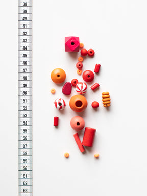 Maßband mit Perlenset nikolausrot von Halfbird zum Größenverständnis