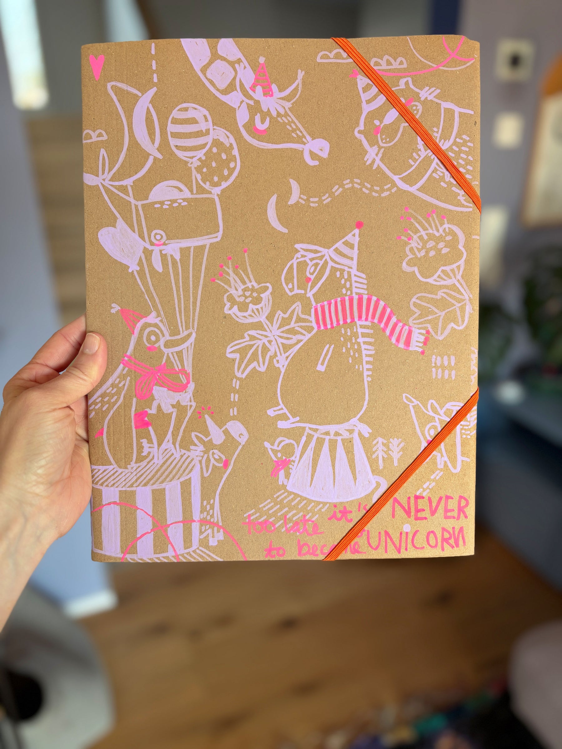 Postmappe bemalt mit Acrylstiften von Halfbird 