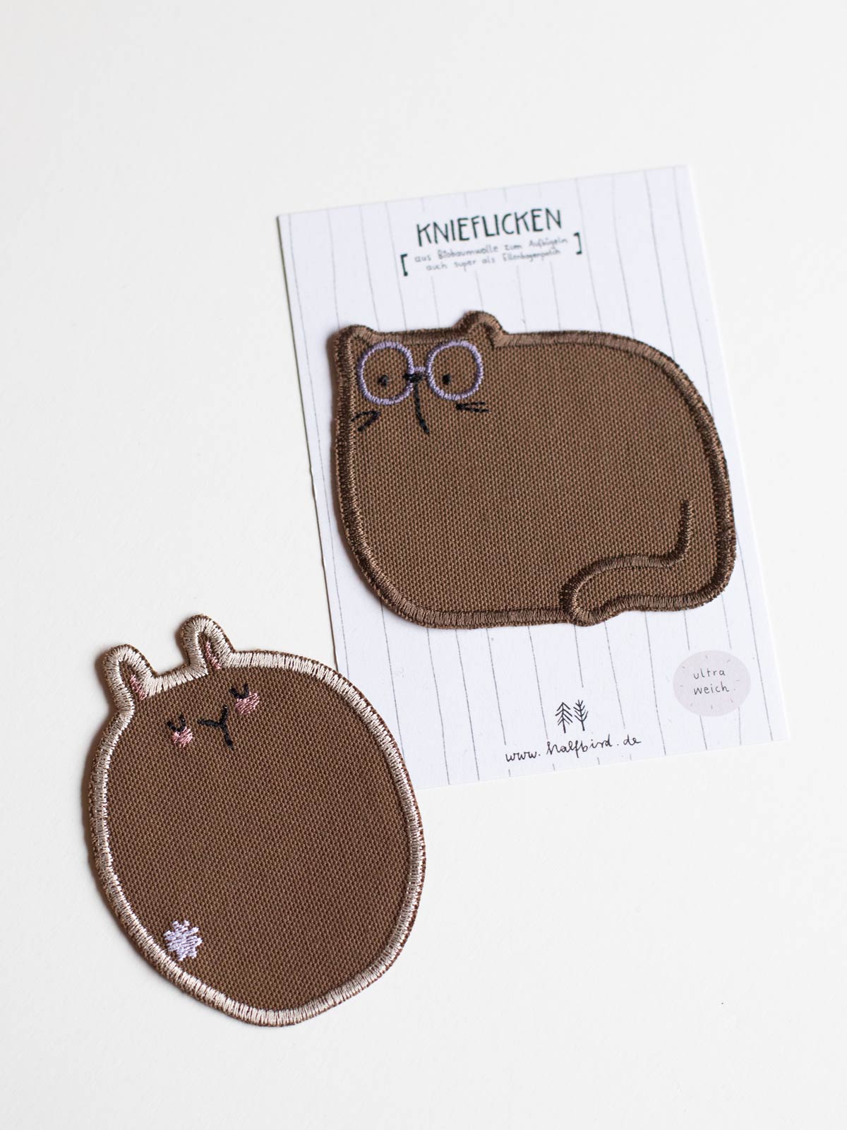 Knieflicken Hase braun und Katze braun von Halfbird