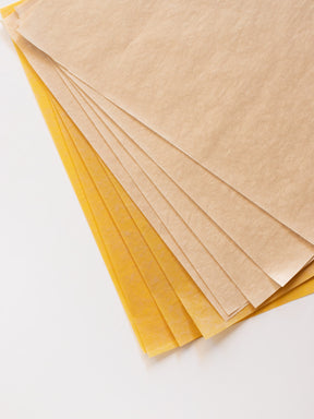 Kopierpapier in weiß und gelb von Halfbird