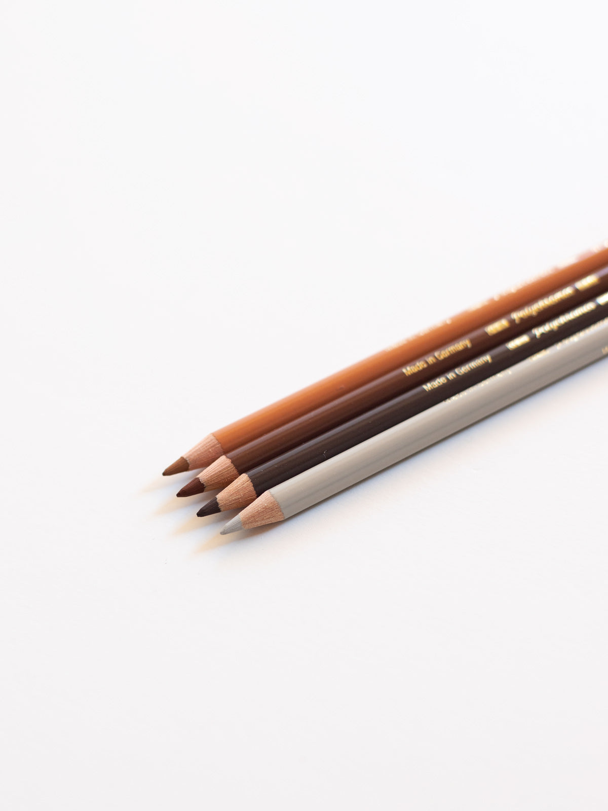 braune Polychromo Stifte von Faber Castell bei Halfbird