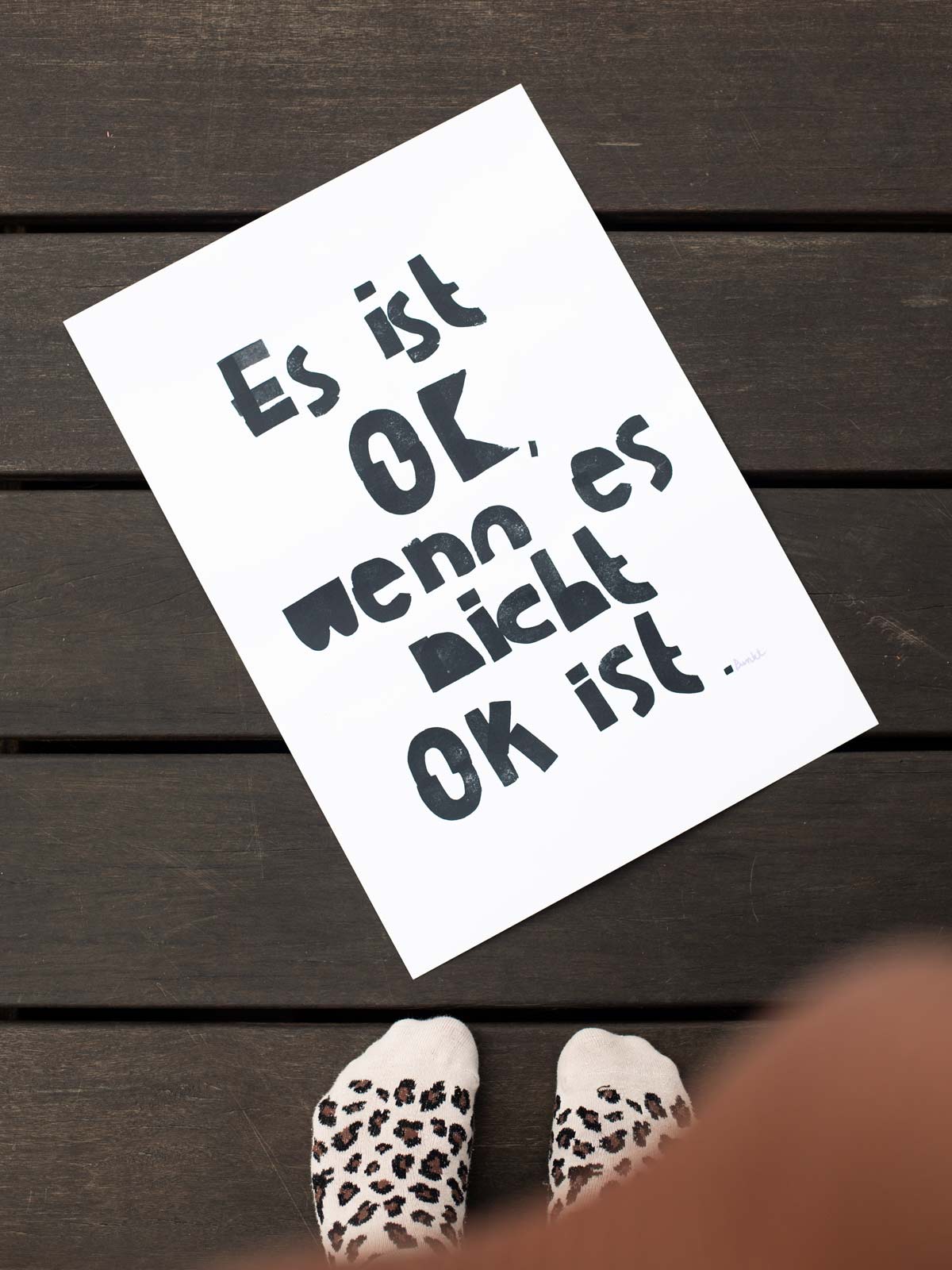 Poster mit Schriftzug "Es ist ok, wenn es nicht ok ist." von Halfbird