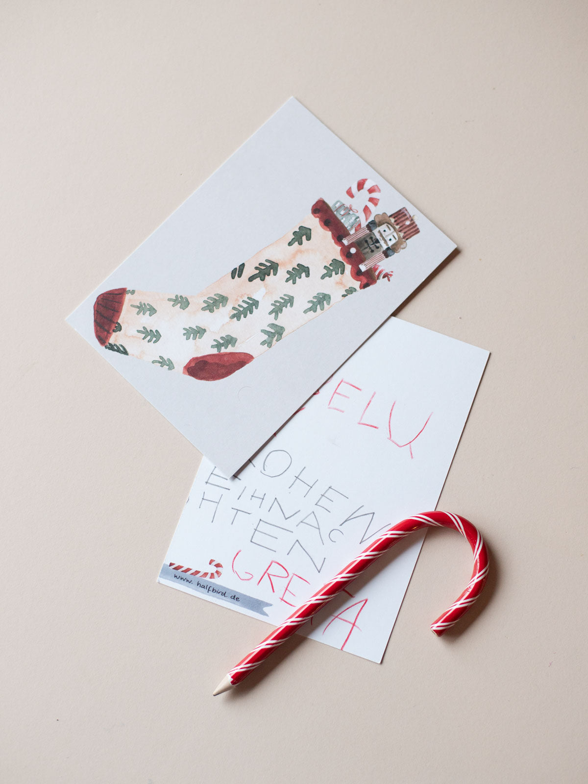 Postkarte Weihnachtsstrumpf von Halfbird mit beschrifteter Rückseite