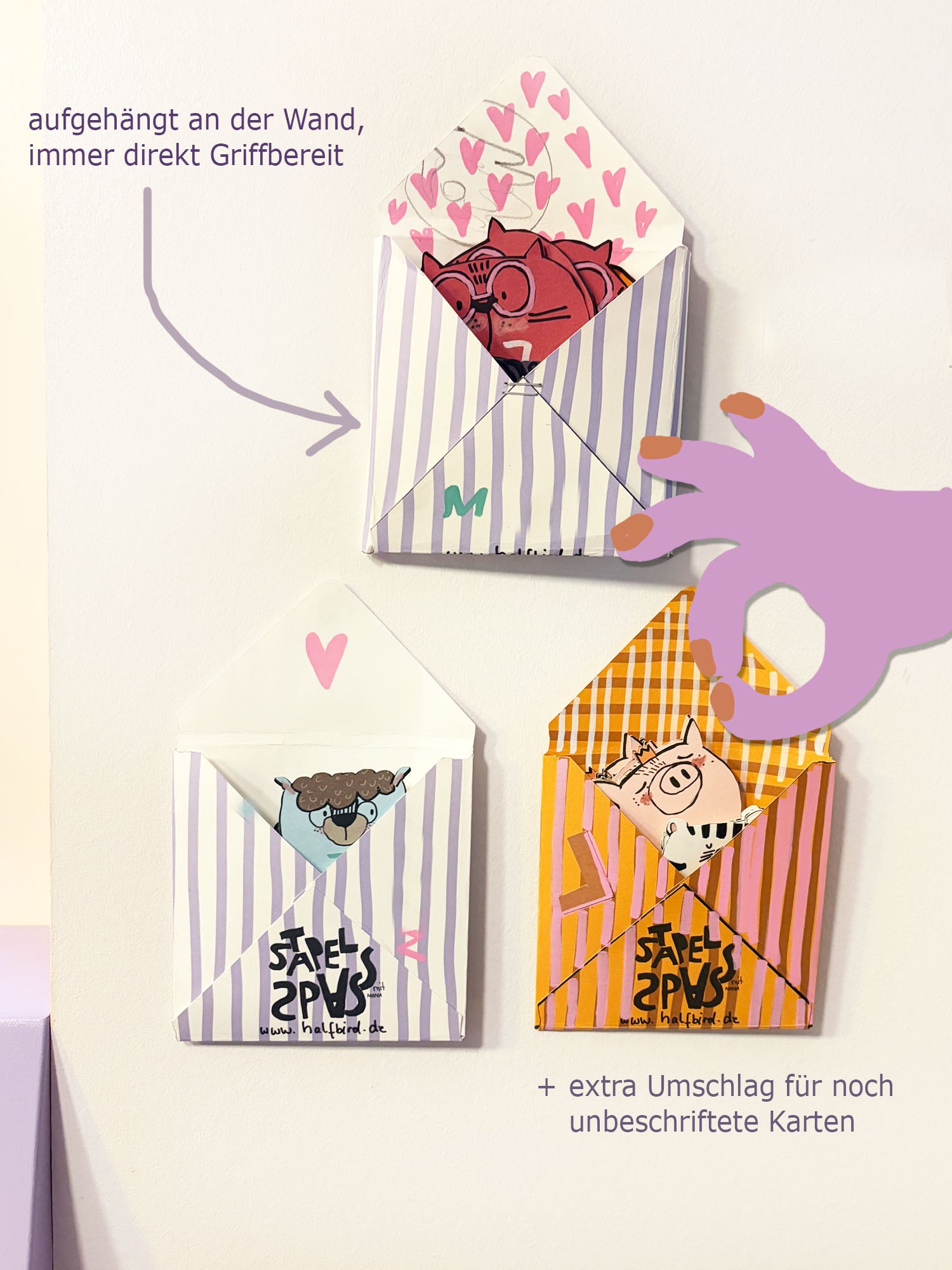 Stapelspaß Umschläge gefüllt mit unterschiedlichen Spielkartendecks, wie Lama, Schwein, Katze von Halfbird