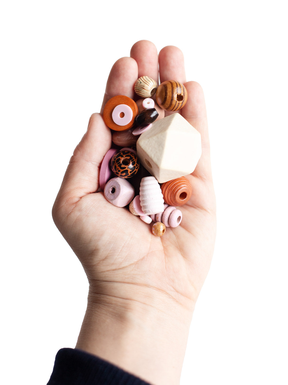 Hand mit Perlenset Safari von Halfbird 