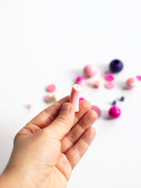 Detail Perle aus Perlenset Schweinchen in pink von Halfbird 