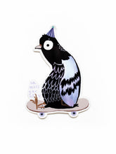 glitzernder Vinylsticker Taube auf Skateboard mit der Aufschrift Ich muss gar nix von Halfbird