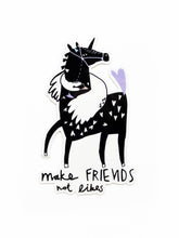 transparenter Vinylsticker Make Friends not Likes mit Pferd- und Schwanmotiv von Halfbird