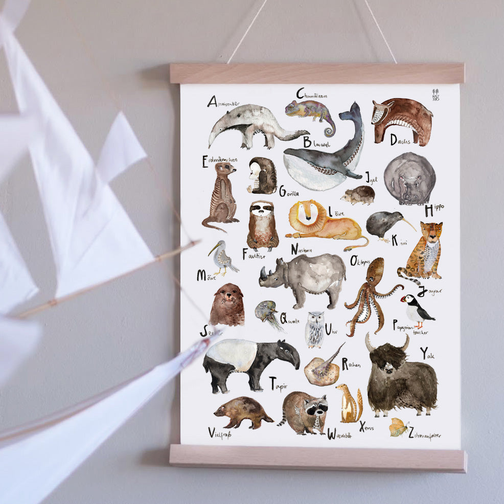 ABC Tierposter mit Posterleiste aus Buche. Handillustriert von halfbird aka Ramona Zirk