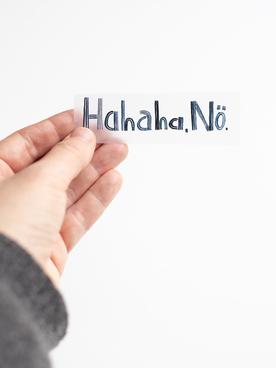 Hand mit randlosem Bügelbild Hahaha.Nö von Halfbird