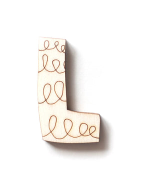 Holzbuchstabe L fürs Kinderzimmer mit Kringeln schlicht 