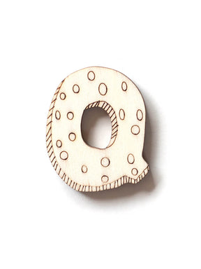 Holzbuchstabe Q fürs Kinderzimmer mit Donut Muster