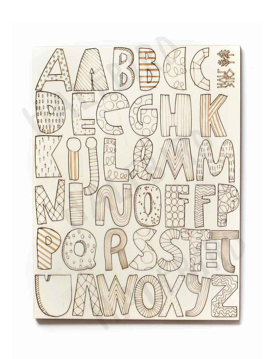 Holzbuchstaben ABC mit doppelten Buchstaben und gelaserten Mustern in schlicht